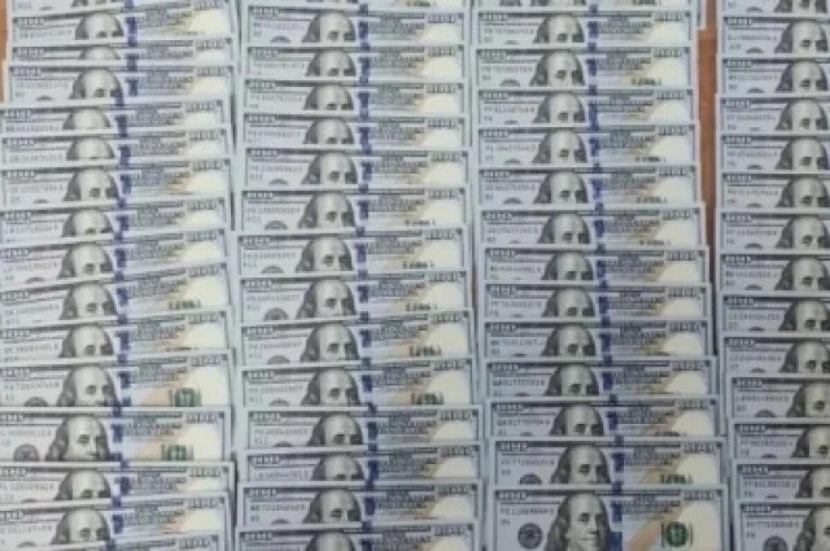    У прилетевшего из Турции пассажира в Сочи конфисковали 15 тысяч долларов