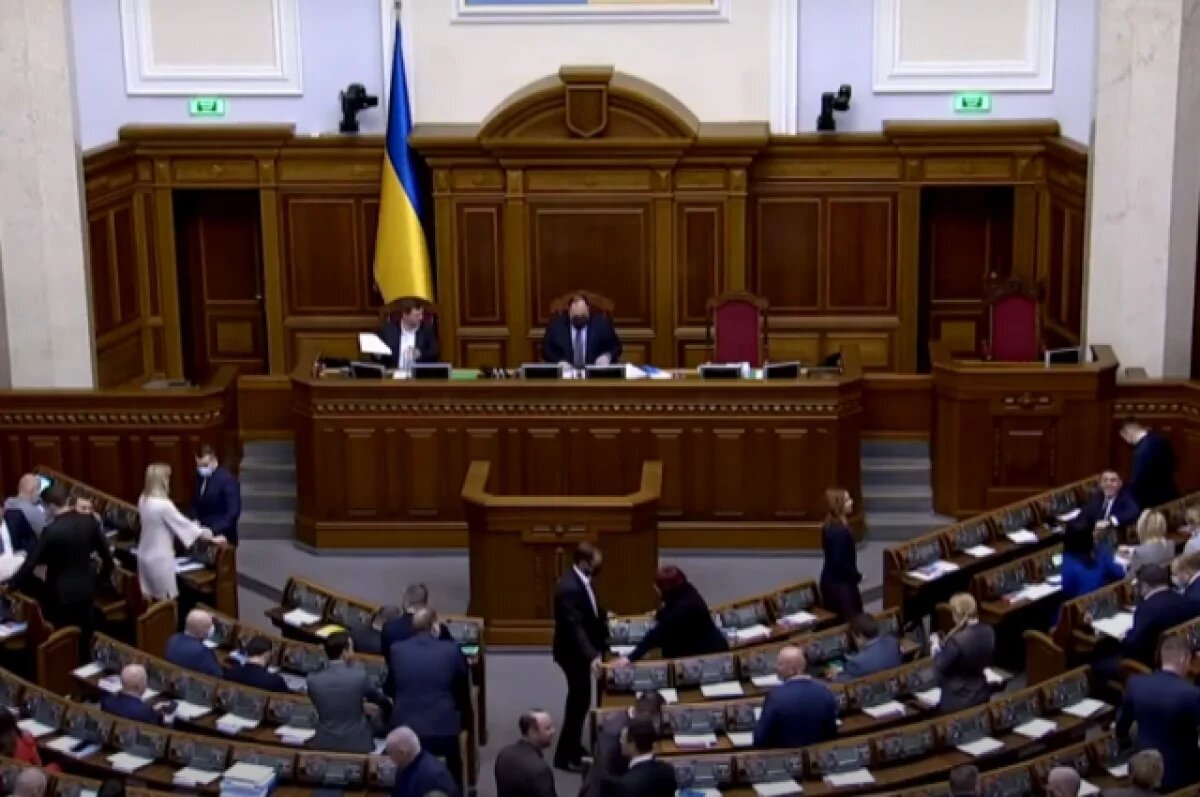    Заседание украинской Рады началось при полупустом зале