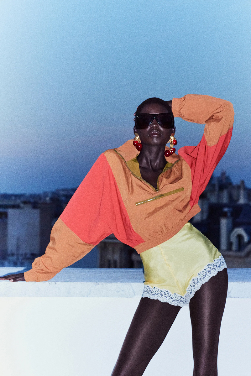    Самая модная ветровка весны? Цветная, как в лукбуке Saint Laurent resort 2026 (фото 1)