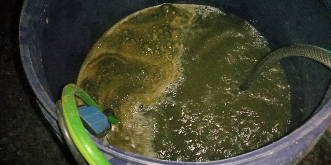 Двести литров зеленой мерзкой слизи из системы отопления - в новом отстроенном коттедже.