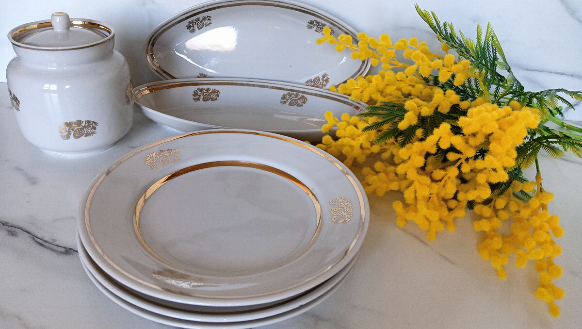 Винтажные подарки марта. Фото автора 