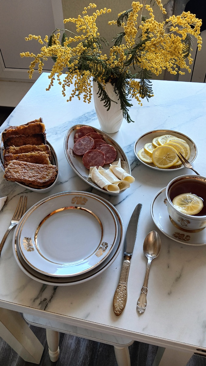 Винтажные подарки марта. Фото автора 