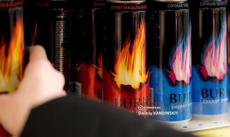 В Томской области начнут штрафовать за продажу энергетиков вблизи школ