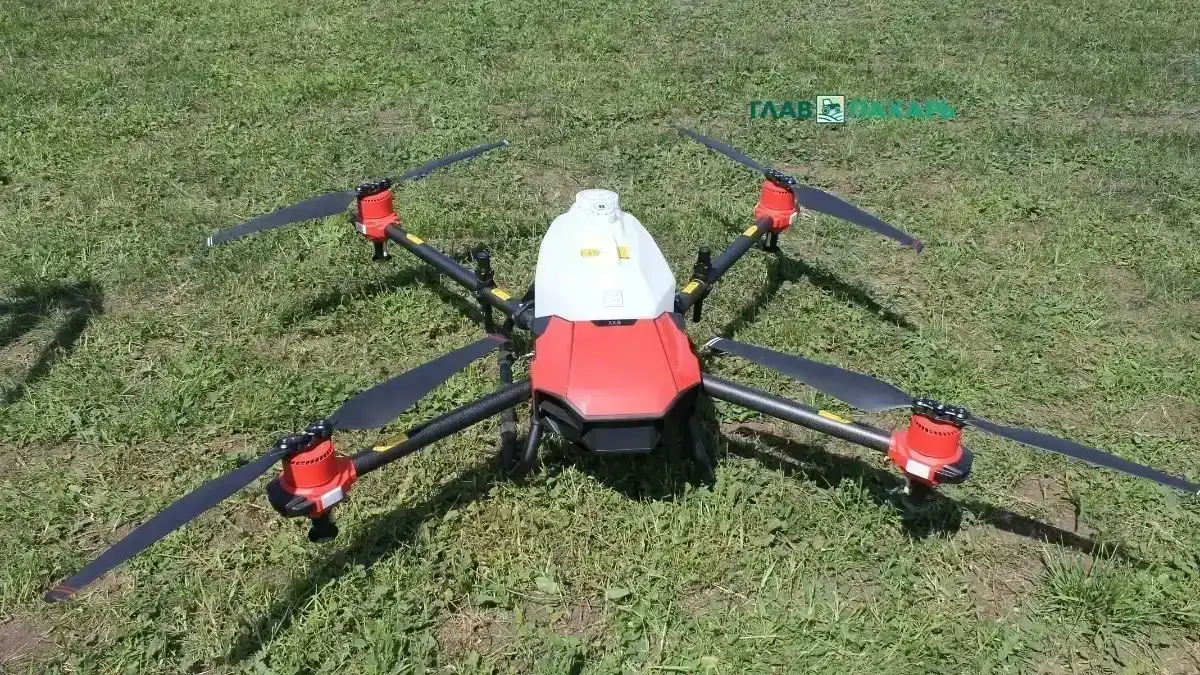 Фото: © Артём Борисов / Glavpahar.ruАгродрон в поле (фото иллюстративное)