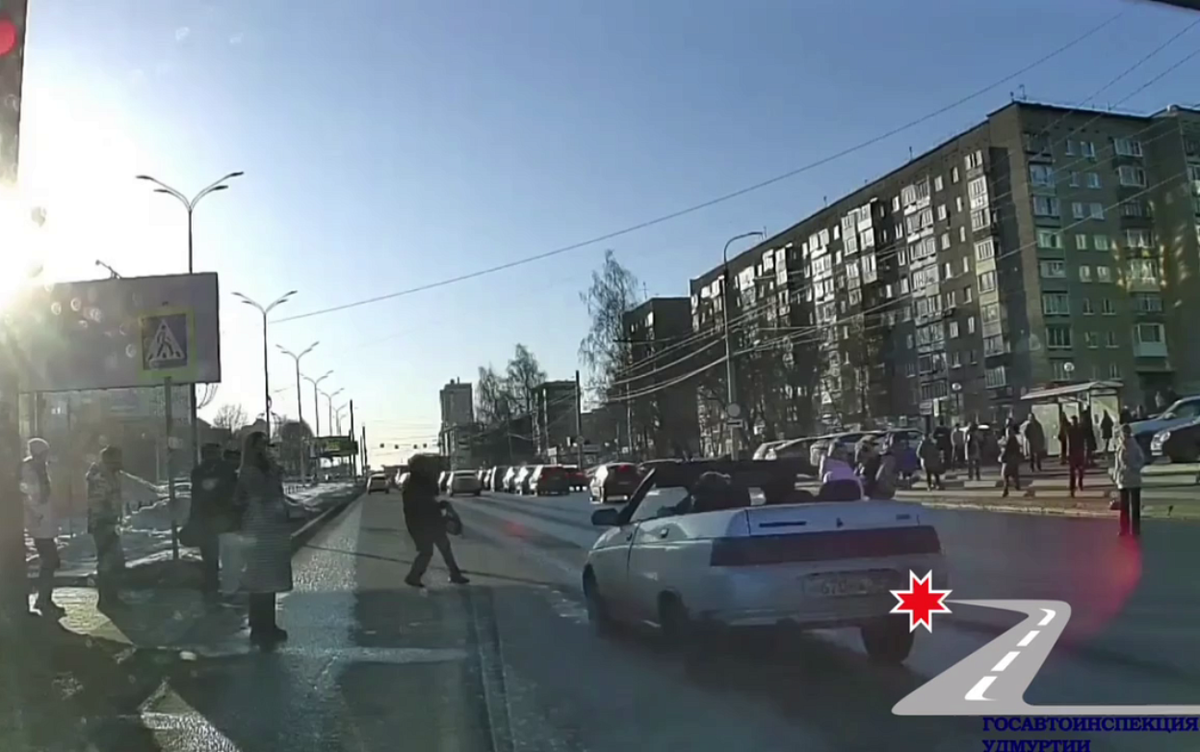    17-летний водитель самодельного кабриолета чуть не сбил пешеходов в Ижевске