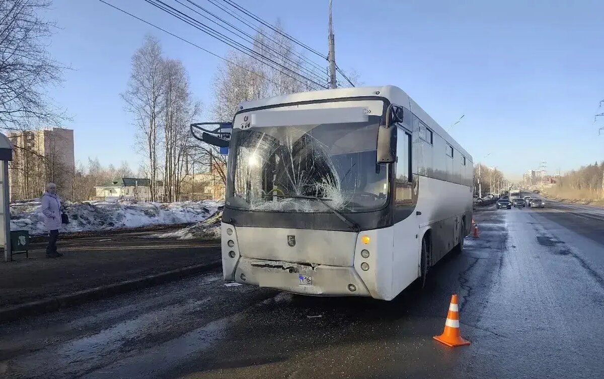    Два автобуса столкнулись на Воткинском шоссе в Ижевске