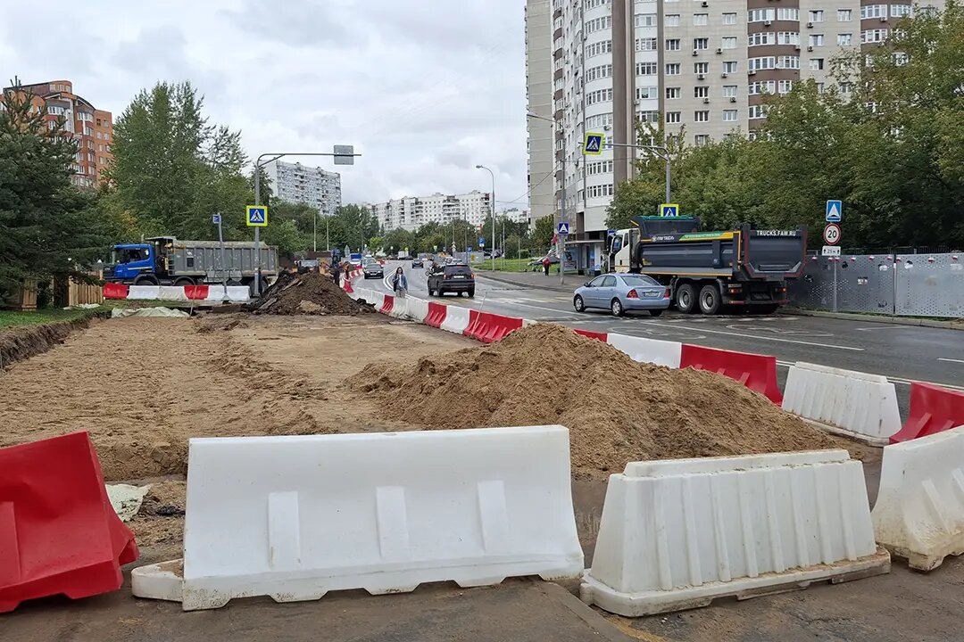 Фото: Крылатское.ру | Ремонт улицы Крылатские Холмы в 2025 года.