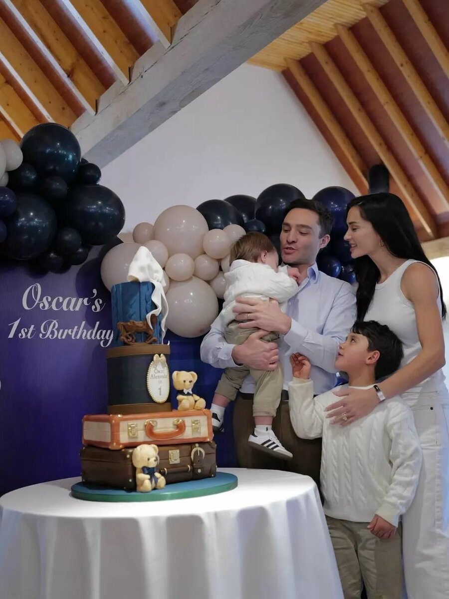 Эд Вествик и Эми Джексон📷
