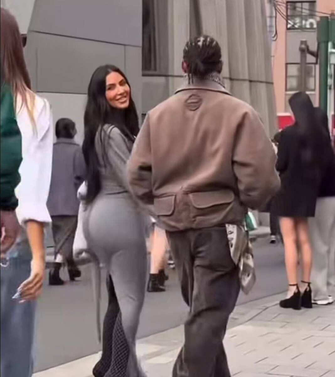 Ким Кардашьян и Льюис Хэмилтон в Токио 