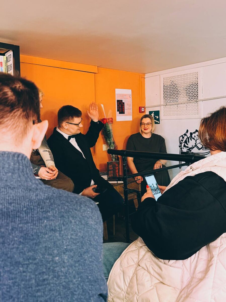 Презентация книги в книжном магазине "Пархоменко"