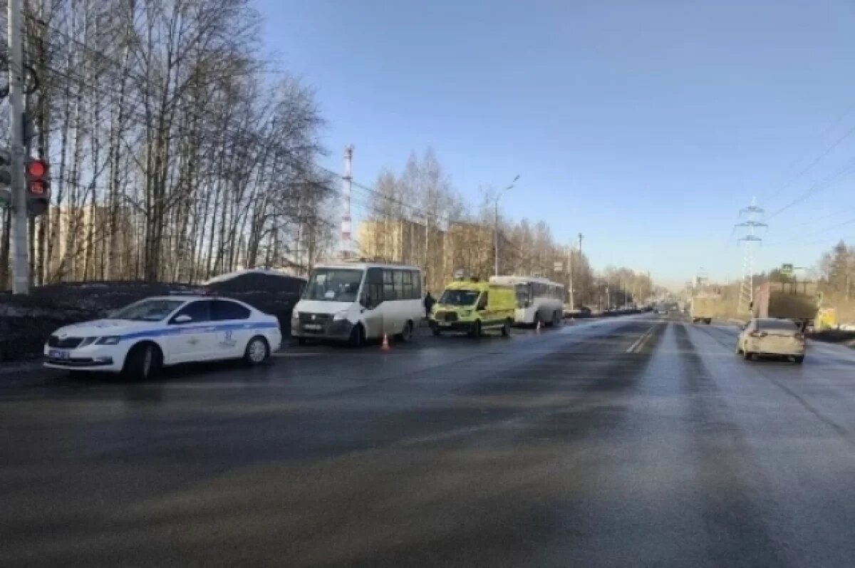    Три человека пострадали в ДТП с двумя автобусами в Ижевске