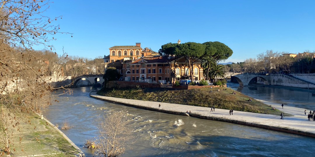 Прогулка по Риму: Остров, мосты, легенды и один совершенно удивительный дом