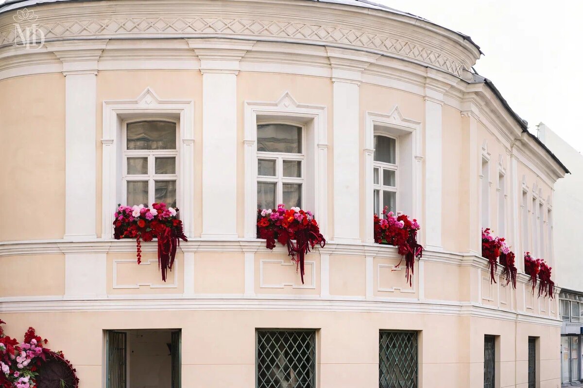 Выполнено декораторами Ми Декор