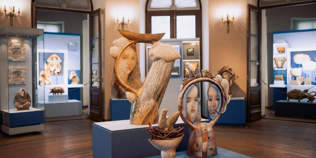 Выставка современных художников в усадьбе Кусково