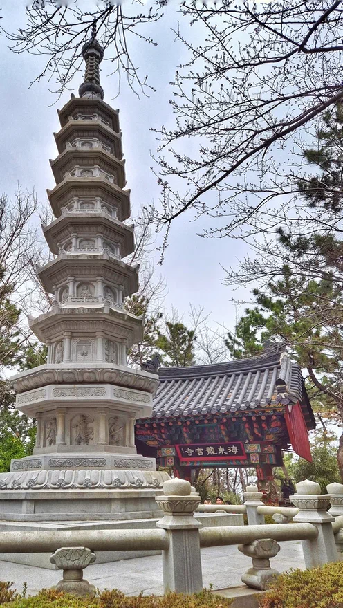 Пусан, буддийский храм Хэдон Ёнгунса. Фото моей дочери