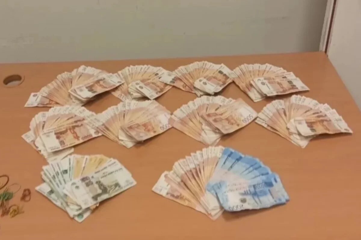    Таможенники не дали увезти из Самары в Душанбе 4,4 млн рублей