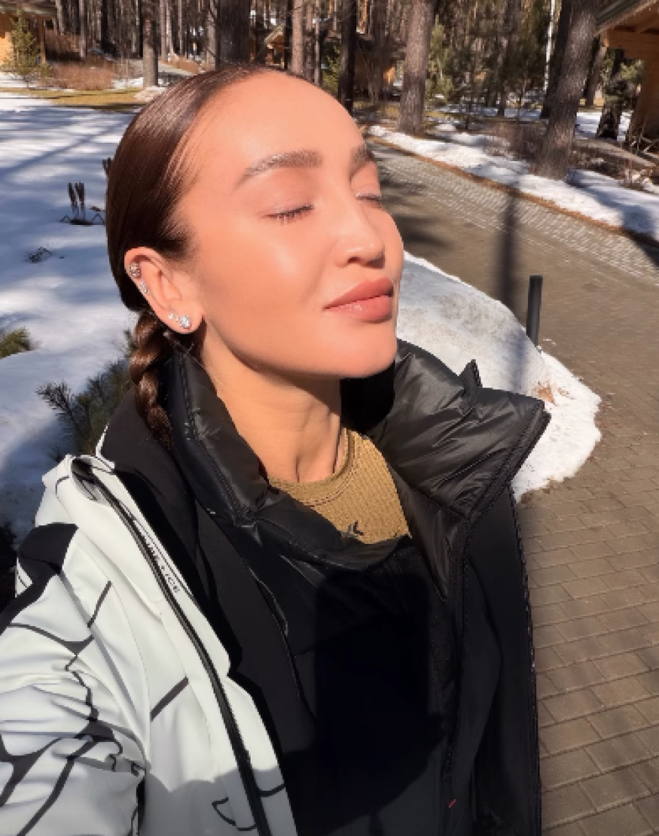    Ольга Бузова в Горном Алтае. Источник: inst/buzova86 *