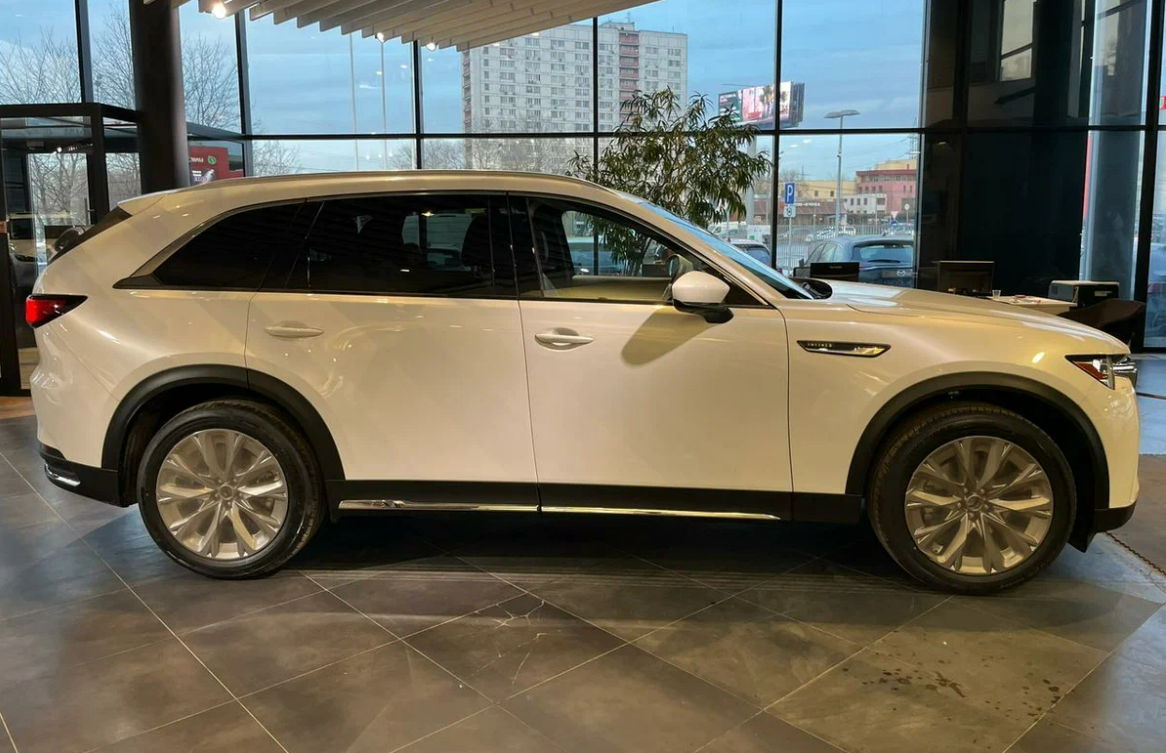 В РФ продаётся породистый семейный «японец». Мотор V6 3,3 л 345 л.с., 8АКПП и полный привод. Источник иллюстрации - auto.ru