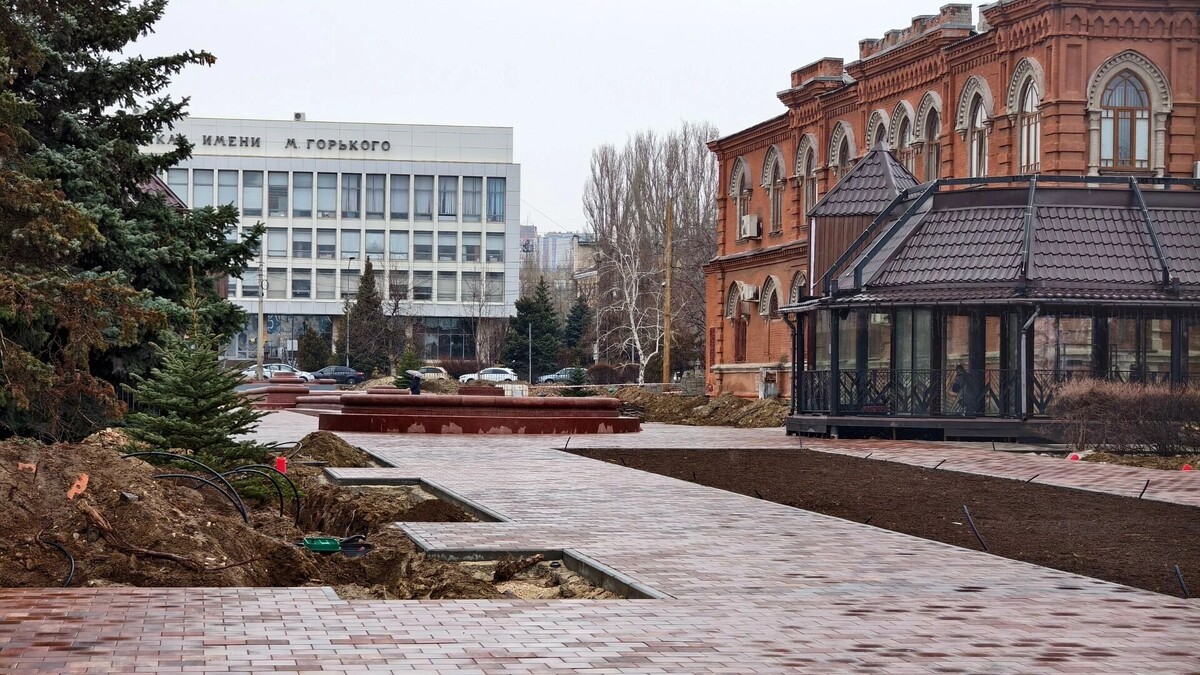    В Волгограде не успевают сдать обновленный сквер Симбирцева в срок   novostivolgograda.ru