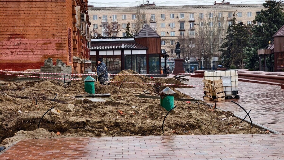    Рабочие завершают прокладку подземных коммуникаций   novostivolgograda.ru