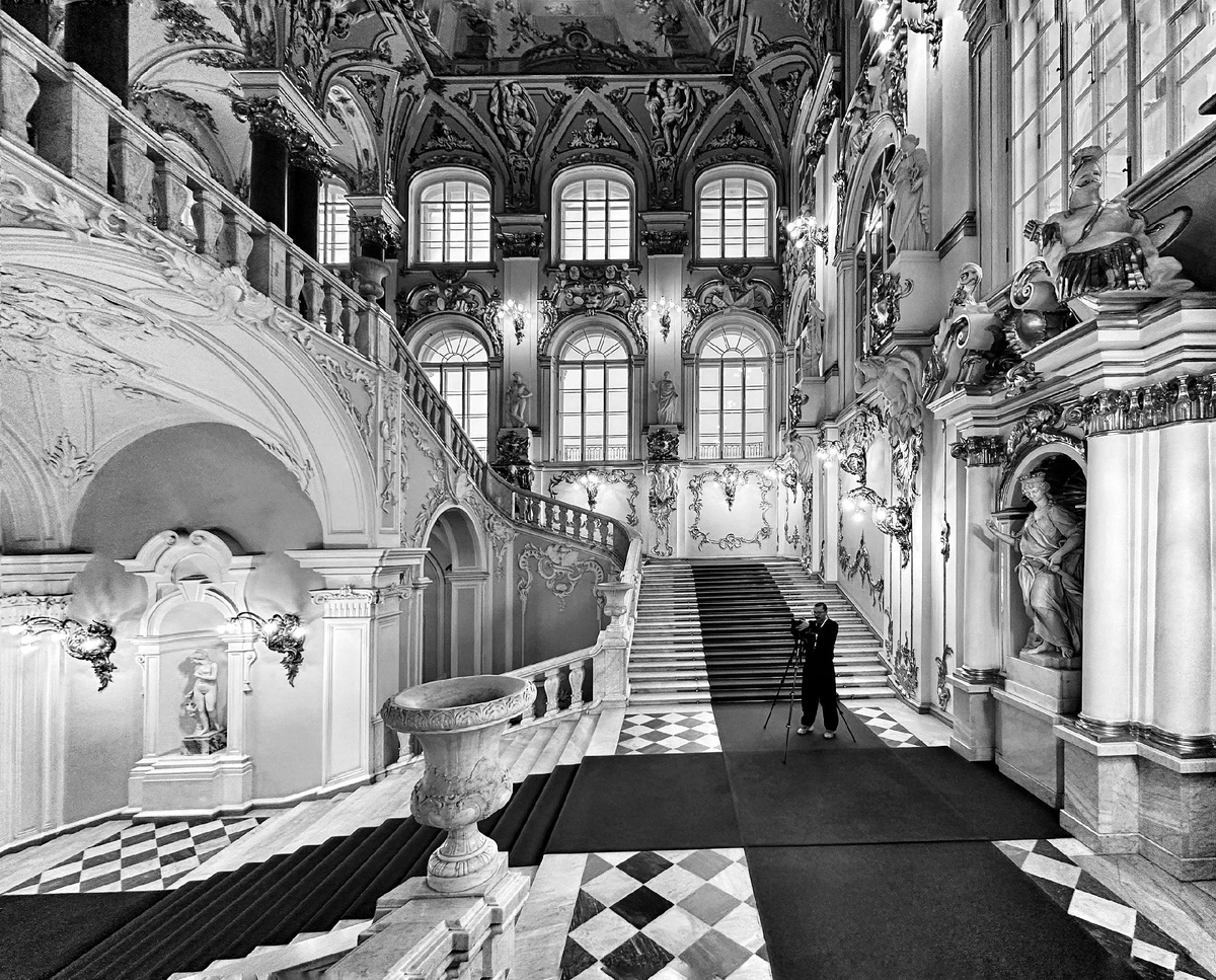 Михаил Розанов во время съёмки в Эрмитаже, из архива художника