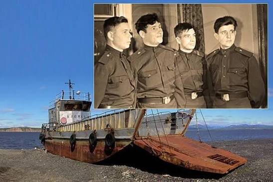 Их унесло в Тихий океан на ржавой барже. Еды — на три дня. Их уже похоронили. Они вернулись через 49 дней