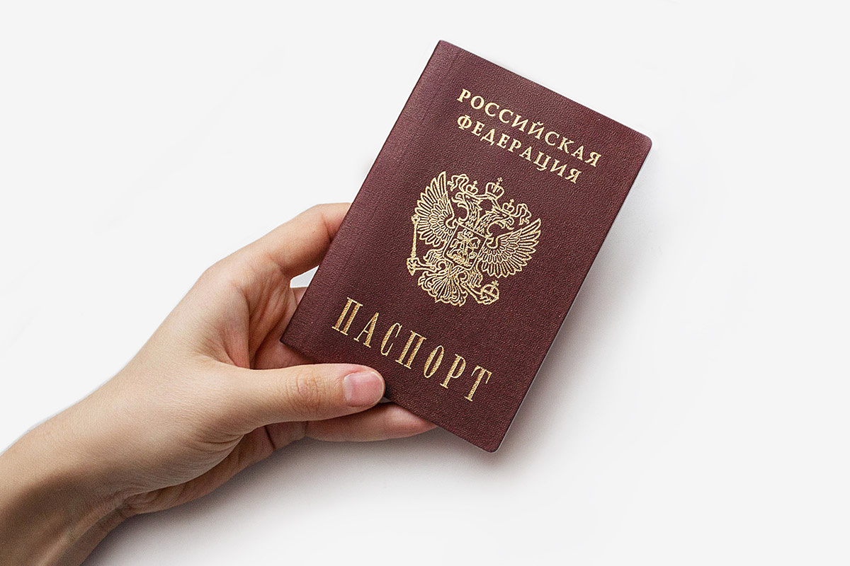 nuklogreen / Shutterstock / FOTODOM📷Следить за сроком годности гражданского паспорта по закону обязан его владелец