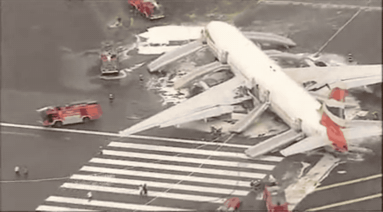Кадры с места аварии, снятые с воздуха позже в тот же день. (ITV London Tonight)