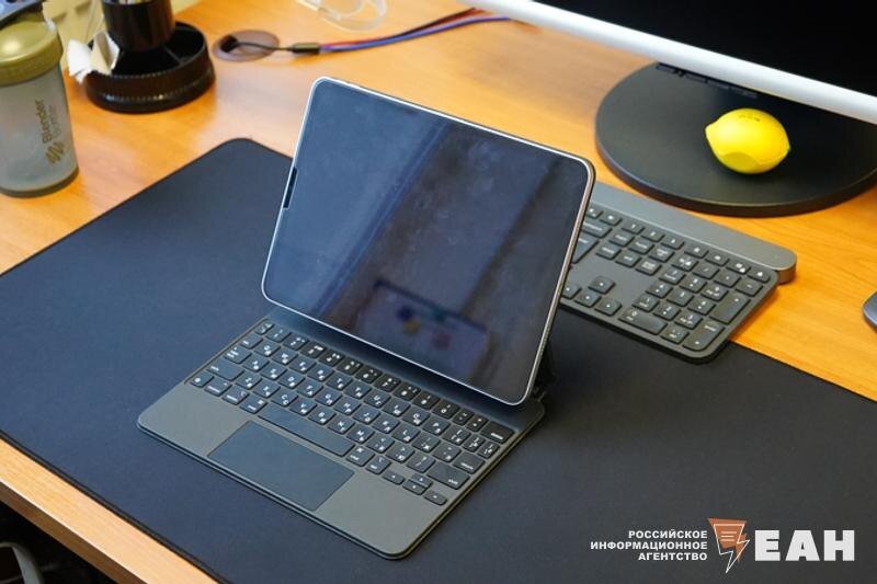    Фото ЕАН. Ноутбук