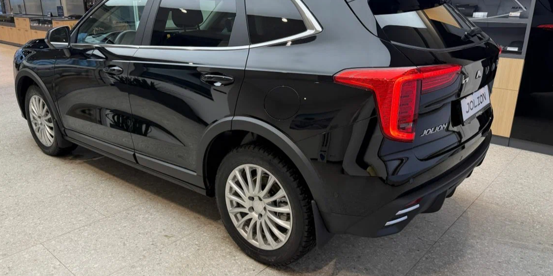 Заехал к дилеру. За сколько предложили купить обновлённый Haval Jolion? Какие скидки есть?