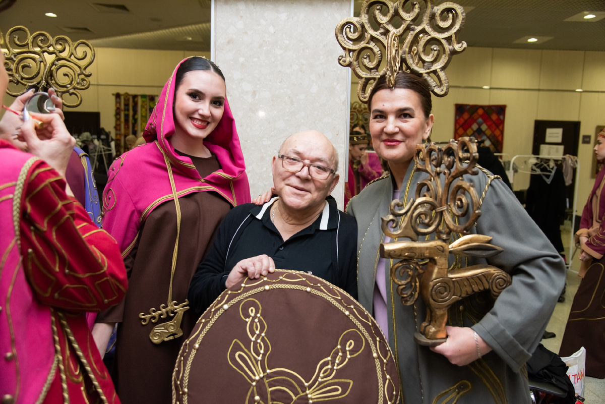 А. Кирдякин с моделями в конгресс-холле "Торатау" 14 марта 2026.