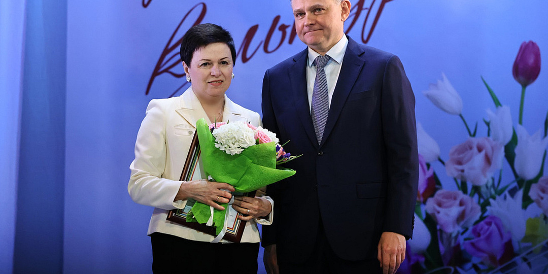 Юрий Слюсарь поздравил деятелей культуры Дона с профессиональным праздником