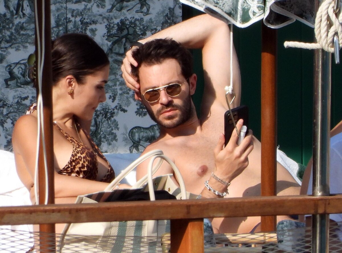 Ханде Эрчел и Хакан Сабанджи. фото взято из открытых источников