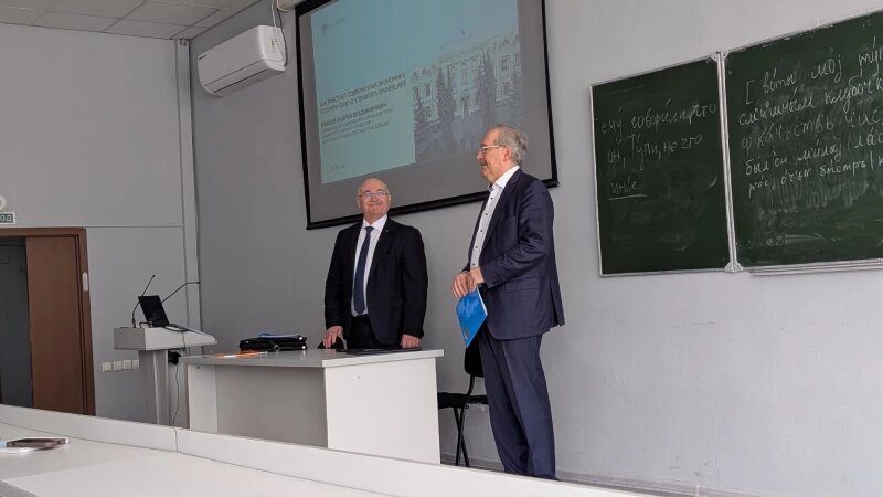     Управляющий алтайским отделением ЦБ РФ оказался на лекции генерального директора «Алтапресс». Анастасия Панченко