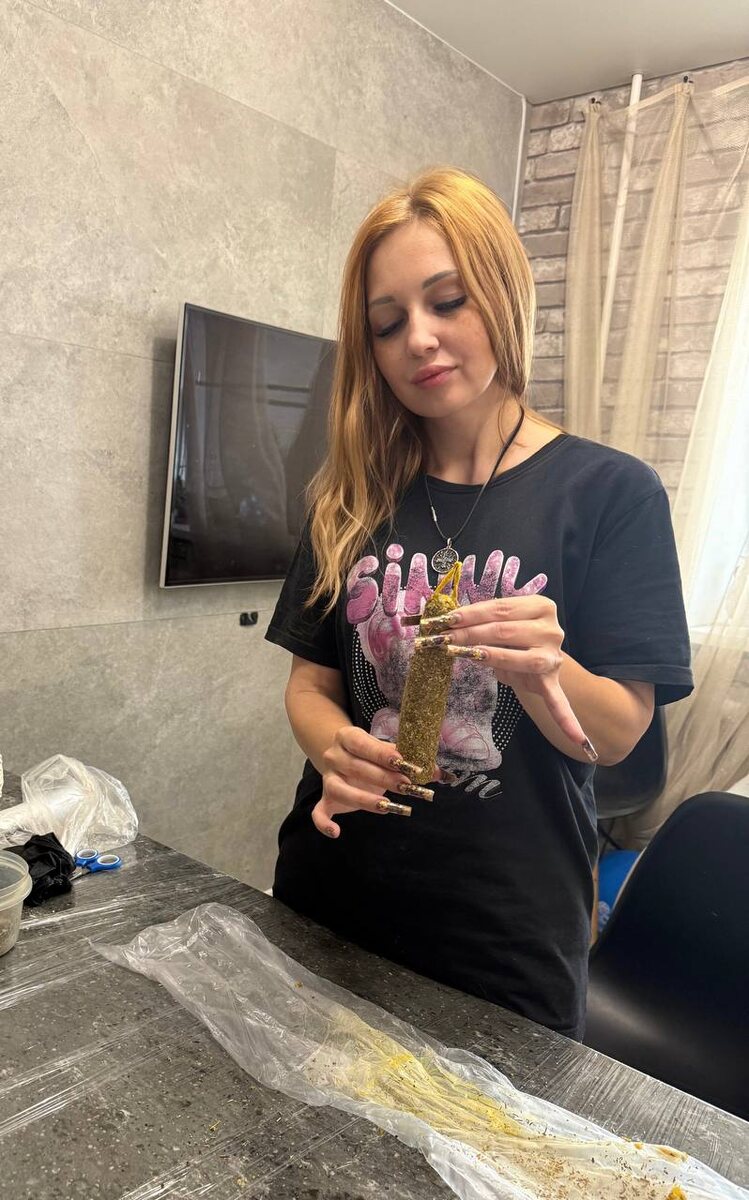 На фото процесс изготовления свечи разрушающей деструктивные программы( блоки,привязки,крадники). 