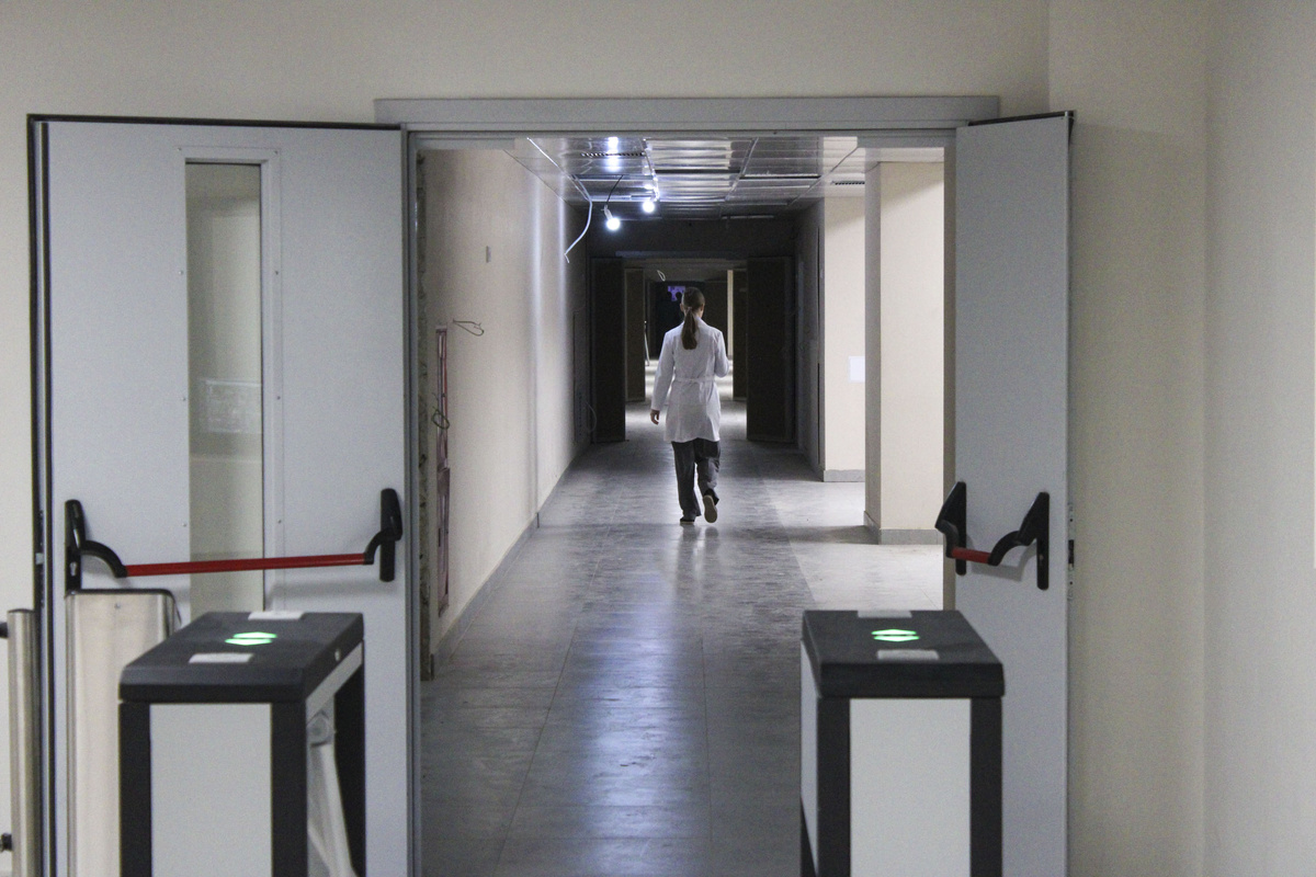 В зоне риска соискатели с татуировками, которые хотят трудоустроиться на позиции секретарей, администраторов, медсестер или продавцов-консультантов.  Фото: ФедералПресс / Ксения Кобалия