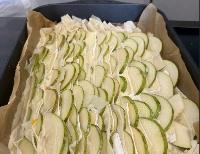 Симфония вкуса: как мы пекли пирог с камамбером и грушей в нашем шоу-руме