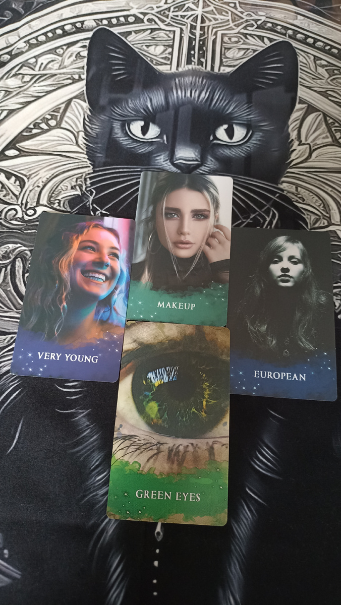 Расклад таро на тему: Кто хочет вам написать/позвонить/появиться?