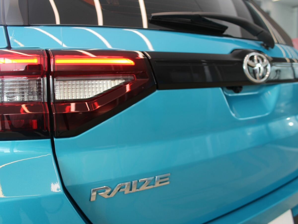 После повышения утиля в РФ массово везут «Toyota RAV4 для бедных». Что за модель и сколько она стоит? Источник иллюстрации - auto.ru