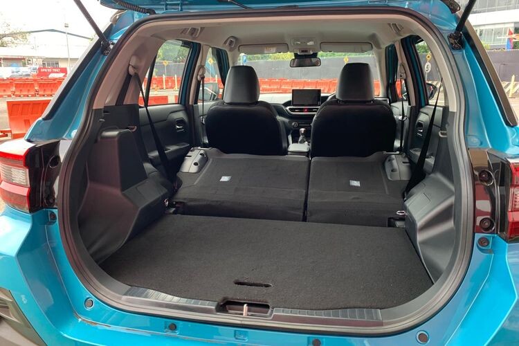 После повышения утиля в РФ массово везут «Toyota RAV4 для бедных». Что за модель и сколько она стоит? Источник иллюстрации - auto.ru