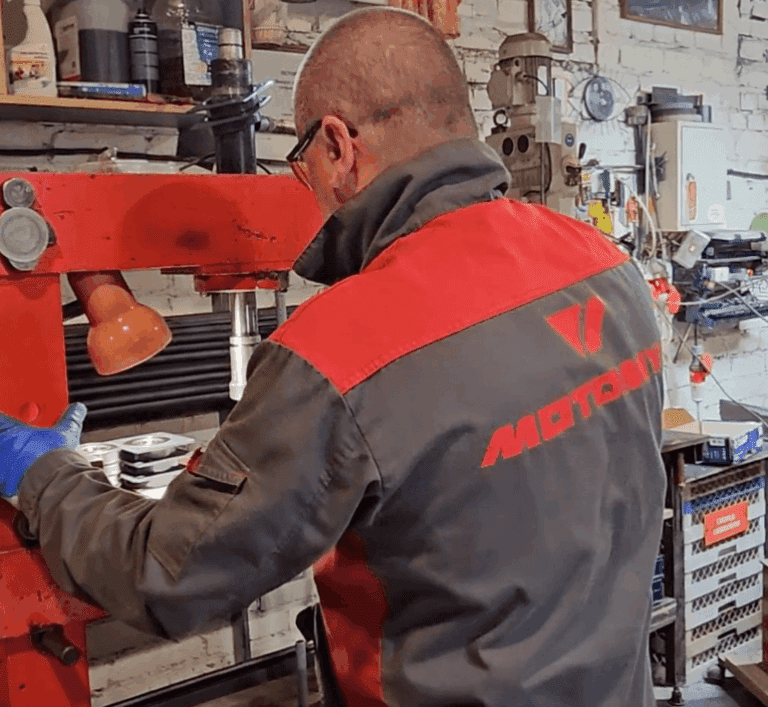    Кадровый голод в строительстве и АПК: как малая механизация решает проблему дефицита рабочих Artem Motomul