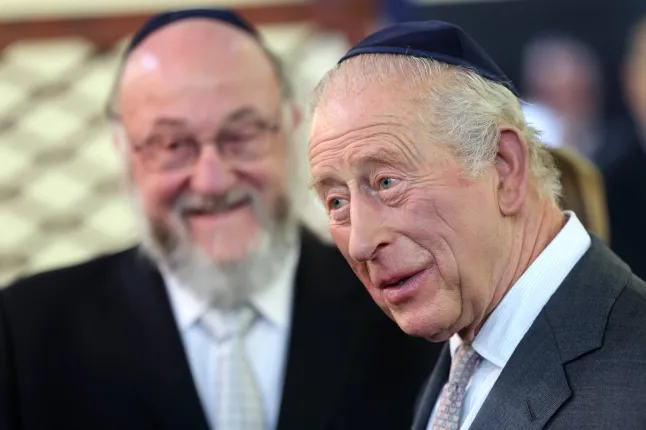 Короля Карла хвалят за то, что он стал покровителем организации CST, защищающей еврейские общины. Фото: 2025 Getty Images).