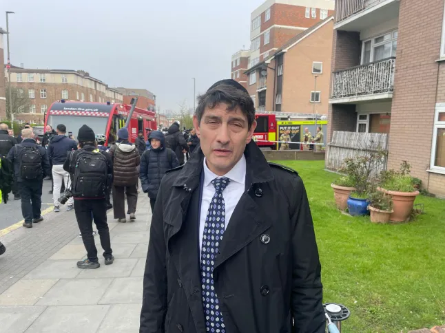 Дэймон Хофф сказал, что это чудо, что синагога не сгорела. (Фото: Джон Данн).