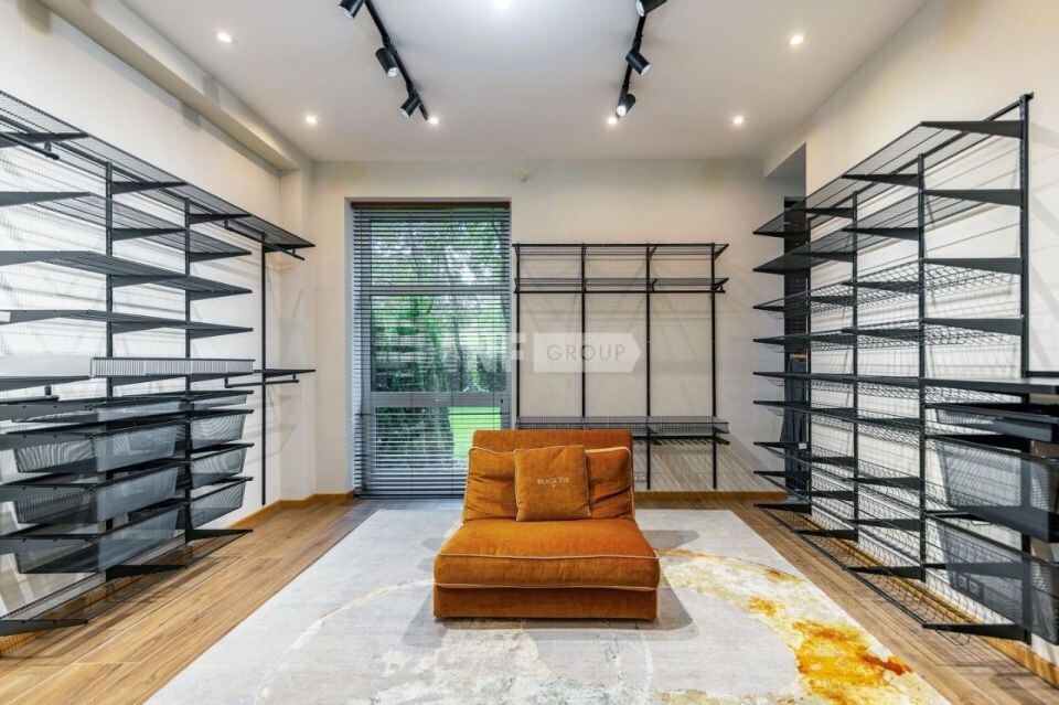    Дом находится в коттеджном поселке "Монтевиль" в Подмосковье. Источник: cian.ru