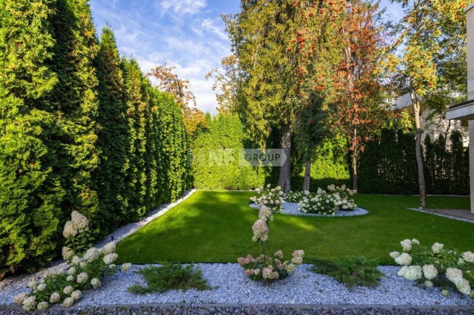    Дом находится в коттеджном поселке "Монтевиль" в Подмосковье. Источник: cian.ru