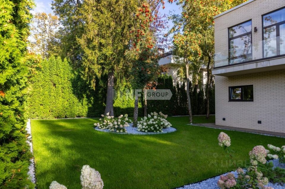    Дом находится в коттеджном поселке "Монтевиль" в Подмосковье. Источник: cian.ru