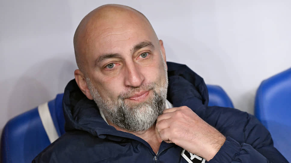 Главный тренер "Крыльев Советов" Магомед Адиев.📷Фото: Антон Новодерёжкин / Коммерсантъ