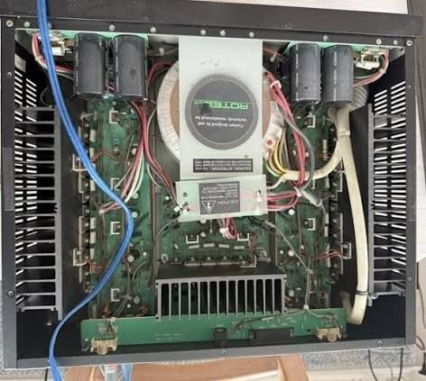 Усилитель Rotel RB-980 (фото взято из интернета, но у заказчика точно такой же)