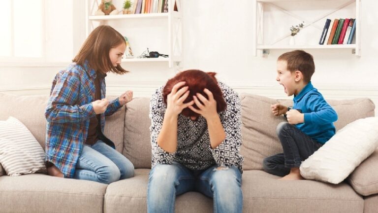    Иллюстрация к материалу: Ссоры братьев и сестёр: как они влияют на будущее и что делать родителям