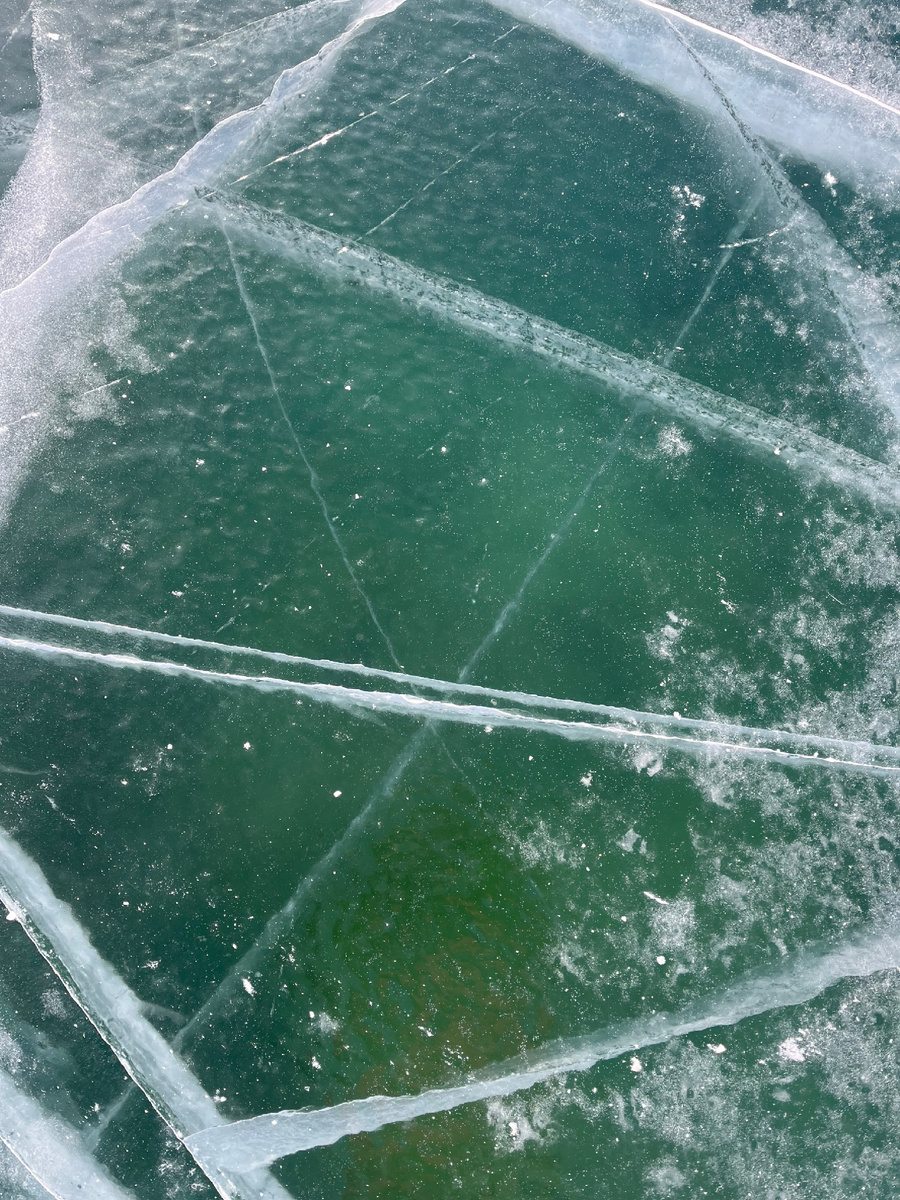 Лёд возле берега